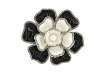 Load image into Gallery viewer, Gardenia Black Contrast Brooch