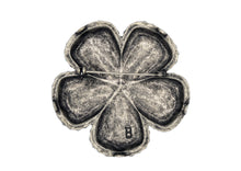 Charger l'image dans la visionneuse de la galerie, Vue arrière de la broche Camélia